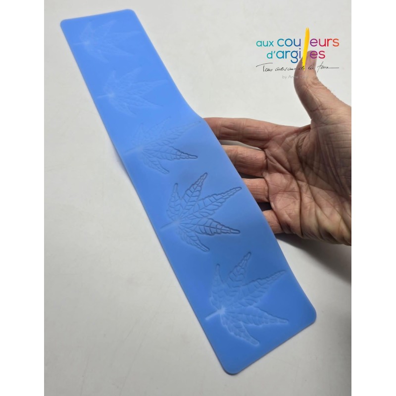 PLAQUE EN SILICONE AVEC TEXTURE VEGETALE ORIGINALE (Feuilles).